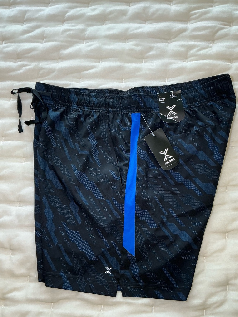 NEW! Xersion Woven Black/ Blue Shorts Men’s size Large NWT